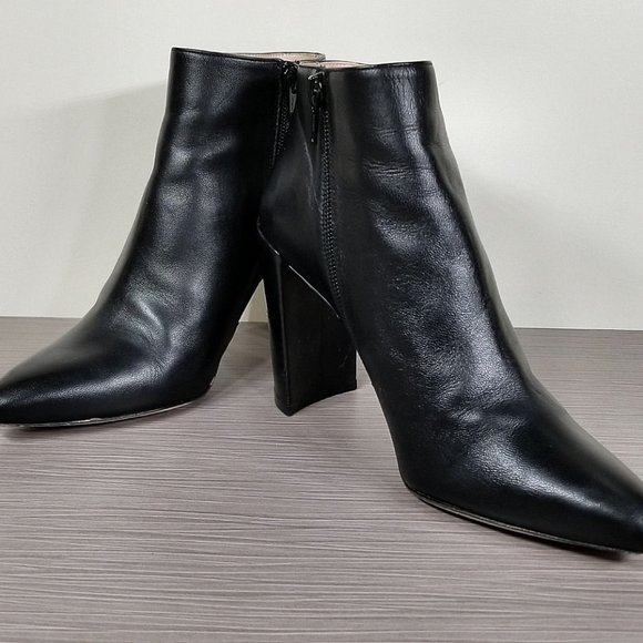 Stuart Weitzman Pure Pointy Toe Bootie, Black Leather, Womens Size 5 - Picture 4 of 13